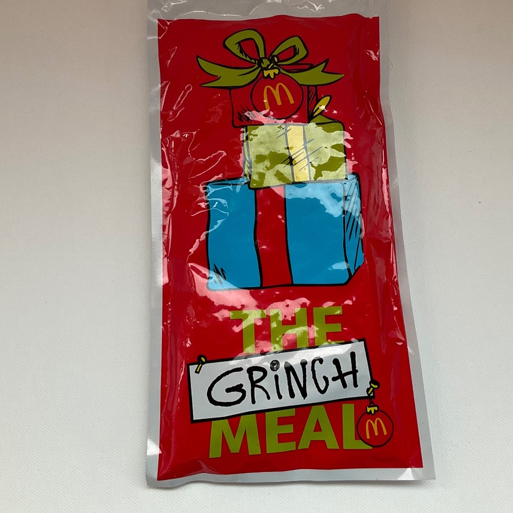 SALE ‼️MCDONALDS GRINCH CHARACTER HAPPY MEAL COLLECTIBLE ADULT SOCKS UNOPENED